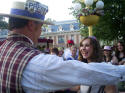 ScoopEntertainsDL.jpg (558321 bytes)